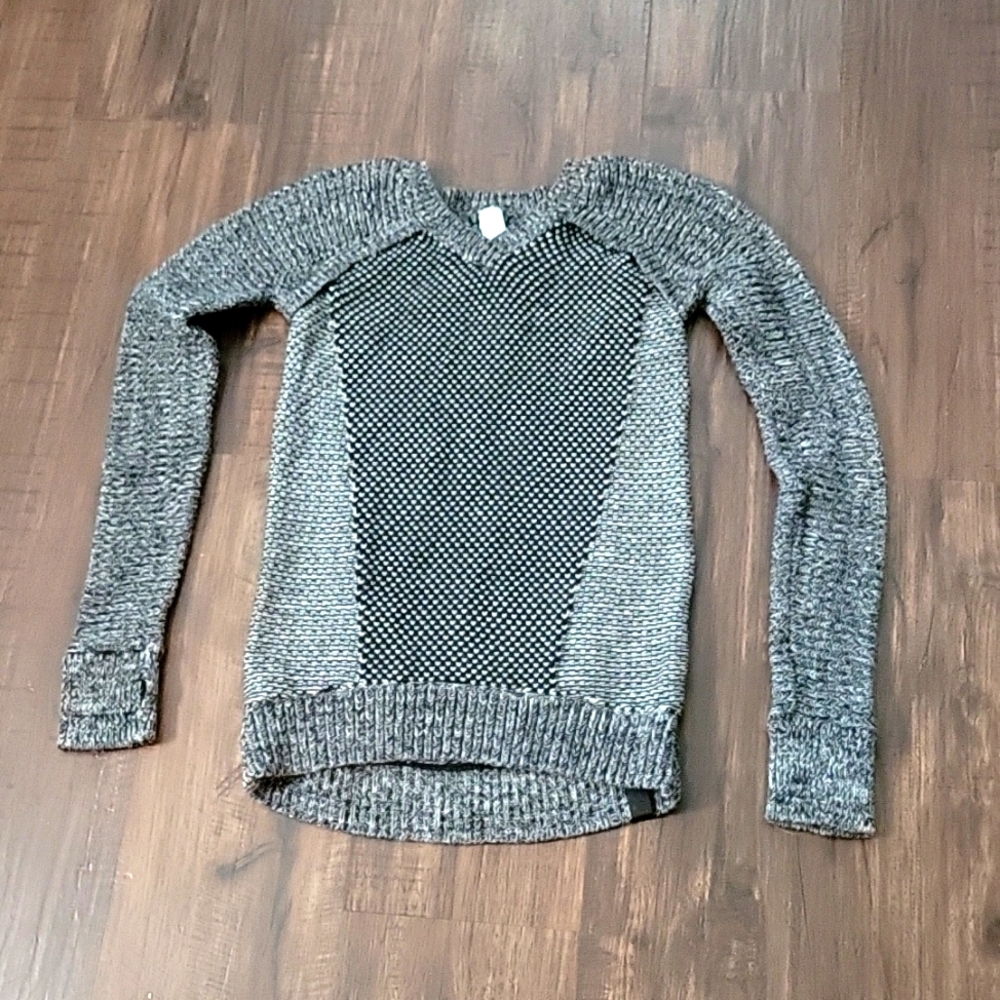 Ivivva sweater size 12